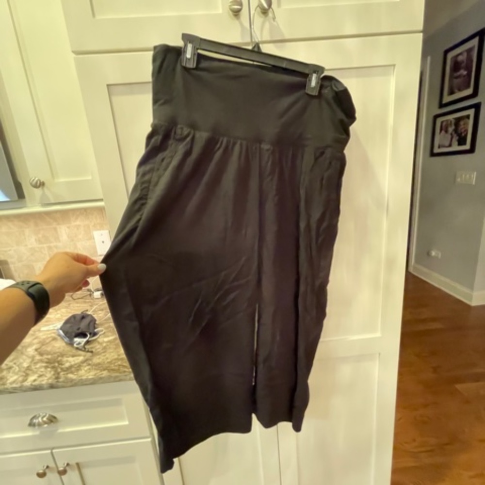 Old Navy Maternity Rollover-Waist Soft-Woven Black L Lightweight Culottes